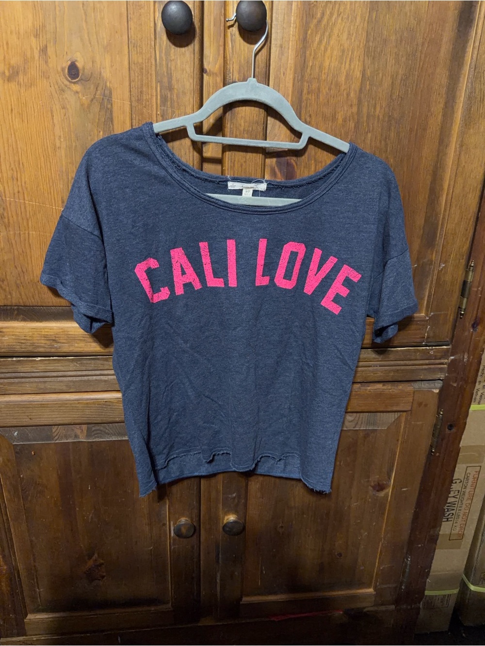 Forever 21 Navy Tee with Hot Pink "CALI LOVE" Print